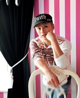 時(shí)尚造型大師吉米出席貴州遵義琳維心造型連鎖9周年慶典