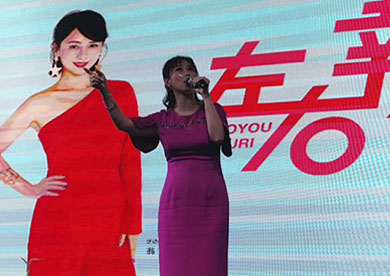 香港著名演員,歌手翁虹出席武漢左右沙發(fā)活動(dòng)