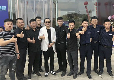 著名歌手黃安出席宜賓活動(dòng)