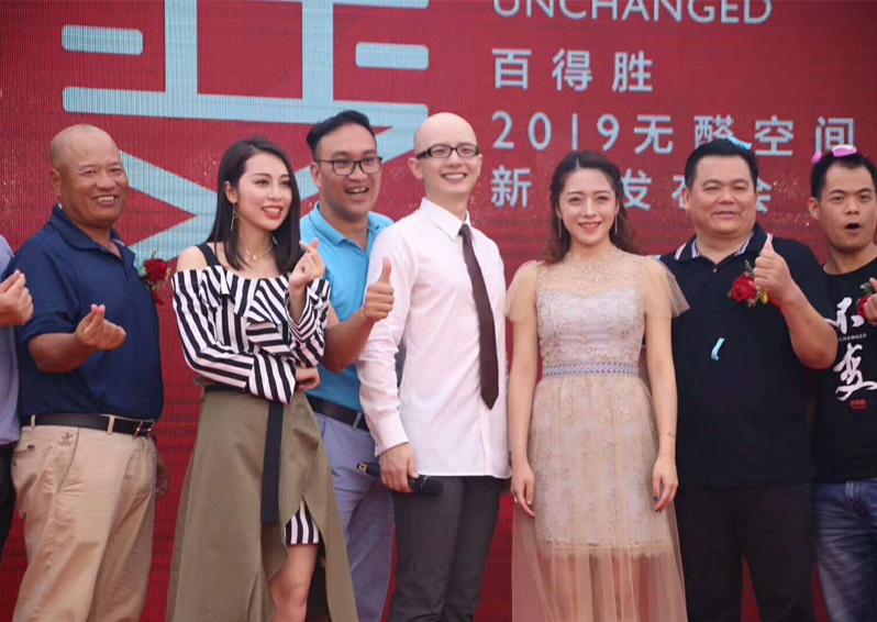 歌星平安、周延英、沈丹丹等明星親臨南寧活動(dòng)現(xiàn)場(chǎng)獻(xiàn)唱,助力廠家新品發(fā)布