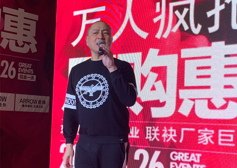 香港演員湯鎮業助陣芝華仕頭等艙沙發廠購惠