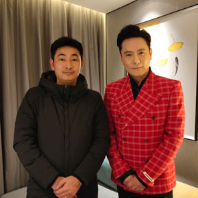 張信哲與經紀人李志合影 張信哲與經紀人李志合影
